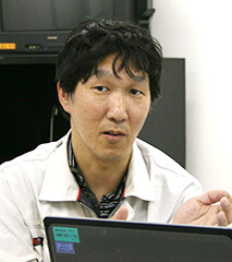 向坂 芳貴 氏